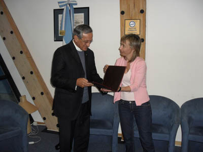 27 gennaio 2010 - Il Rettor Maggiore, Don Pascual Chvez,nominato Ospite dOnore della Provincia "Terra del Fuoco" dalla Governatrice di Ushuaia, Fabiana Ros. 
