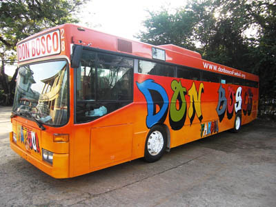 dicembre 2010 - Don Bosco Mobil, autobus che serve per aiutare i bambini di strada con servizi di pronto soccorso medico, cibo, vestiti e attivit educative.