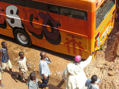 dicemmbre 2010 - Benedizione del Don Bosco Mobil, autobus che serve per aiutare i bambini di strada con servizi di pronto soccorso medico, cibo, vestiti e attivit educative.