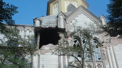 1 marzo 2010 - Chiesa danneggiata dal terremoto.