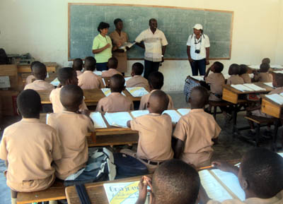 25 febbraio 2011 - Consegna del materiale raccolto durante la campagna "Il futuro di Haiti  nelleducazione.