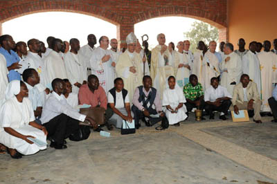 5 marzo 2011 - Partecipanti alla cerimonia di benedezione della nuova sede della Visitatoria Africa Grandi Laghi. 
