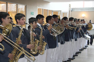13 aprile 2010 - Studenti dell`Università Cattolica "Silva Henríquez"