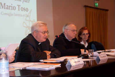 10 aprile 2010 - Mons. Mario Toso, sdb, Segretario del Pontificio Consiglio della Giustizia e della Pace, al Dies academicus della Scuola Superiore Internazionale di Scienze della Formazione (SISF) di Venezia-Mestre.