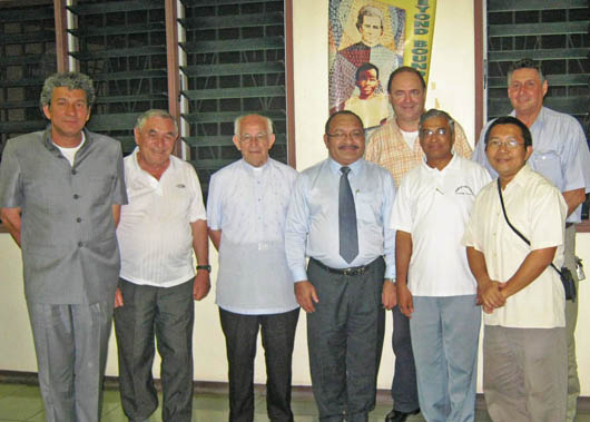 11 agosto 2011 - Il Primo Ministro della Papua Nuova Guinea, on. Peter O`Neill, con la comunit salesiana