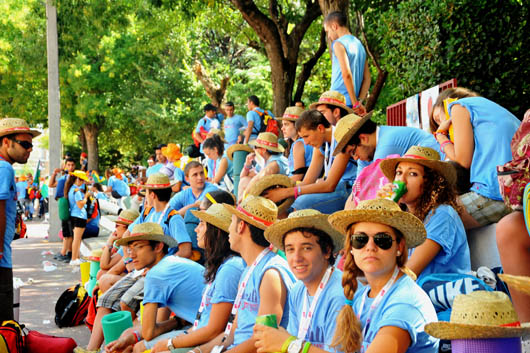 20 agosto 2011 - Giovani del Movimento Giovanile Salesiano, presso il Colegio di Carabanchel, in attesa della Veglia di Cuatro Vientos