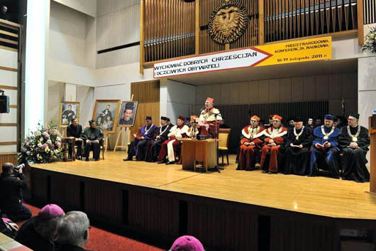 18 novembre 2011 - Cerimonia di conferimento del Dottorato Honoris Causa dellUniversit Cattolica Giovanni Paolo IIa don Pascual Chvez Villaneuva, Rettor Maggiore dei Salesiani.