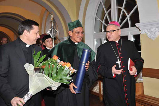 18 novembre 2011 - Don Pascual Chvez Villaneuva, Rettor Maggiore dei Salesiani, riceve il Dottorato Honoris Causa dellUniversit Cattolica Giovanni Paolo II.