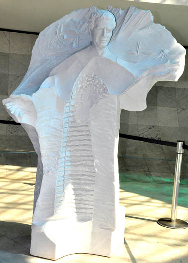 19 novembre 2011 - La scultura originale della statua di Don Bosco realizzata da Mauro Baldassari esposta nella Cattedrale di Brasilia.