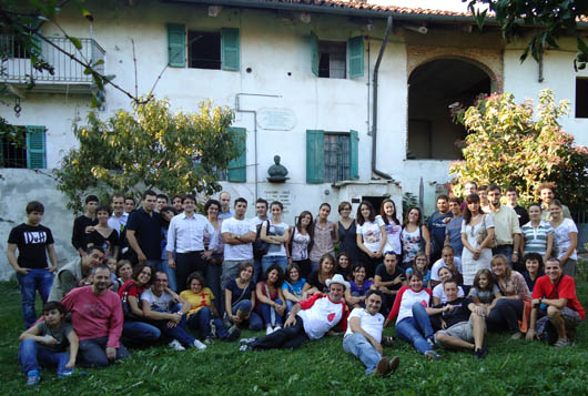 Membri dell’Associazione Don Bosco 2000 alla Cascina Moglia.
