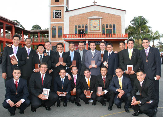14 gennaio 2012  21 novizi delle Ispettorie di Bogot, Medelln, Bolivia e Per hanno emesso le prime professioni religiose.