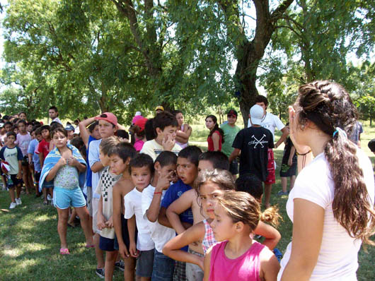 16 gennaio 2012  Bambini e giovani alla colonia di vacanze organizzata dalloratorio Santo Domingo Savio di Curuz Cuati.