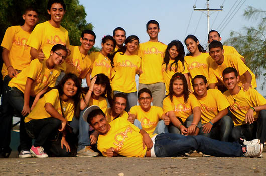 aprile 2012  Giovani volontari alle Missioni Salesiane della Settimana Santa. 
