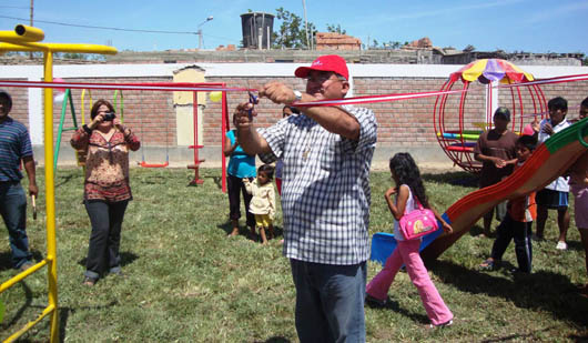 14 aprile 2012  Inaugurazione di un parco giochi per bambini a Villa Mara Auxiliadora.

