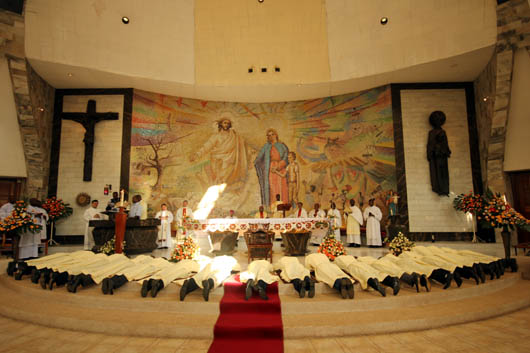 12 maggio 2012 - Ordinazioni diaconi Santuario di Maria Ausiliatrice di Nairobi (AFE).