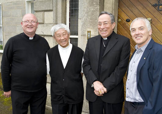 12 giugno 2012 - Don Michael Ross, direttore della casa ispettoriale IRL, il cardinale Zen Ze-kiun, cardinale Rodríguez Maradiaga, e don Michael Casey, Ispettore IRL. 

