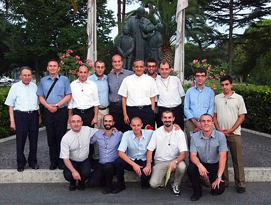 9 luglio 2012 - Novizi di Genzano con il Rettor Maggiore, Don Pascual Chvez Villanueva