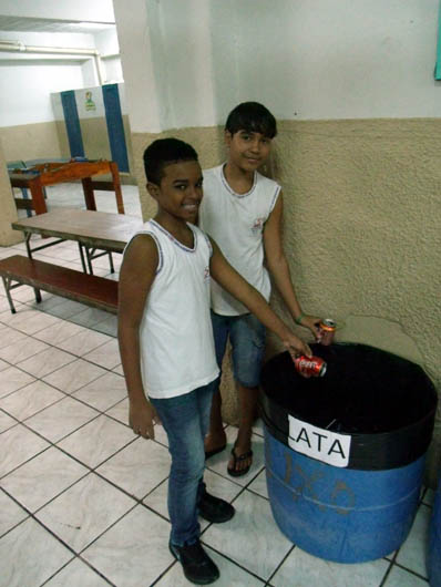 Alunni della scuola salesiana Alberto Monteiro de Carvalho nella favela del Jacarezinho.