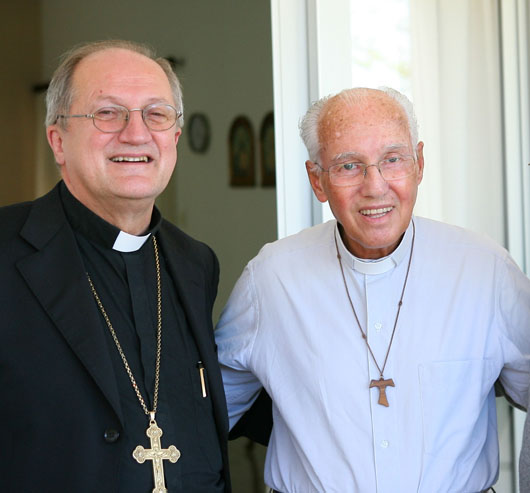 3 agosto 2012 - Mons. Enrico dal Covolo, sdb, Rettore della Pontificia Università Lateranense, con don Jonas Abib, fondatore di “Canção Nova”