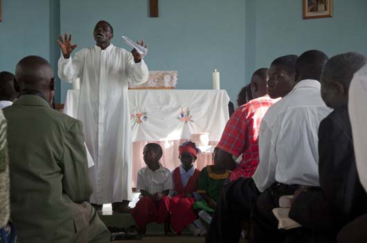 Stazione missionaria di Ifwagi: catechista anima lassemlea