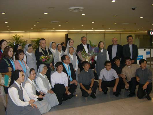 21 settembre 2012  Accoglienza del Rettor Maggiore, Don Pascual Chvez, allaeroporto