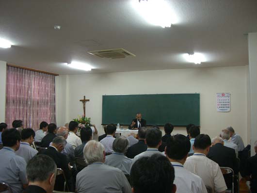 21 settembre 2012  Il Rettor Maggiore, Don Pascual Chvez, parla alla comunit salesiana