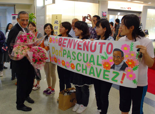25 settembre 2012  Il Rettor Maggiore, Don Pascual Chvez, accolto allaeroporto di Nagasaki