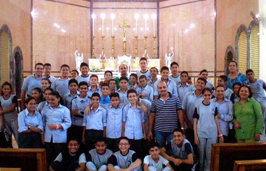 27 settembre 2012  Allievi della scuola media Don Bosco e don George Wadia.
