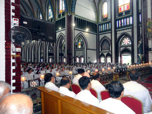 11 ottobre 2012 - Solenne Eucaristia di apertura dellAnno della Fede nellarcidiocesi di Yangon.