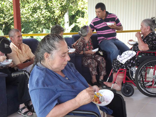 novembre 2012 - Attività di intervento sociale e spirituale dei Salesiani Cooperatori di San Isidro Labrador, presso un centro di assistenza agli anziani.