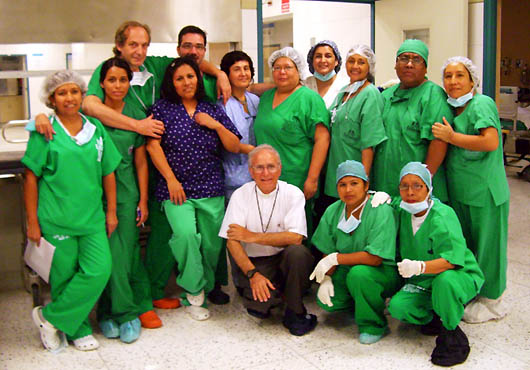 15-27 ottobre 2012 - Lo staff medico che ha operato presso l’ospedale “EsSalud” di Pisco, nell`ambito della Campagna per la Salute promossa dai salesiani del Perù.