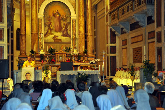 29 novembre 2012 - Don Pascual Chvez, Rettor Maggiore dei Salesiani, presiede la celebrazione eucaristica di ringraziamento per la beatificazione di sr. Maria Troncatti.