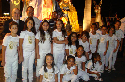 3 dicembre 2012 - Il coro Dom Bosco all`inaugurazione del presepe gigante di Salvador.
