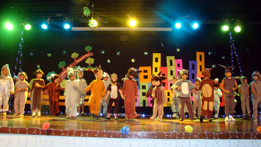 7 dicembre 2012 - Rappresentazione teatrale dei bambini del collegio salesiano "Dom Bosco".