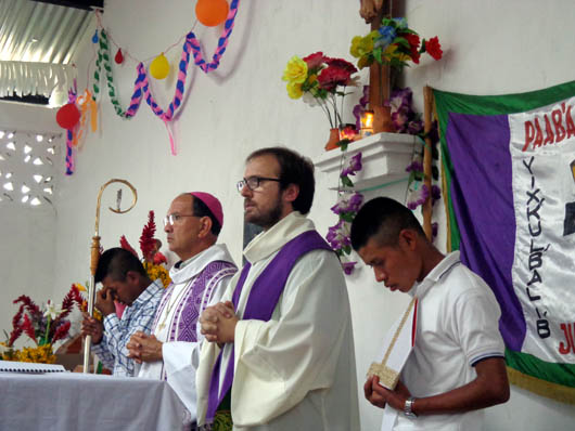 21 dicembre 2012 - Mons. Rodolfo Valenzuela, titolare della diocesi della Verapaz, ha presieduto la celebrazione eucaristica e benedizione della nuova piccola chiesa intitolata alla Vergine di Guadalupe.