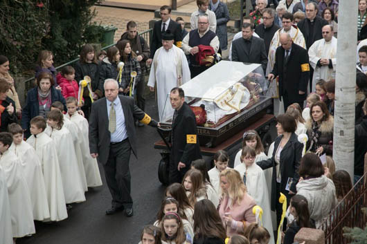 9 marzo 2013 - L`urna di Don Bosco in processione.