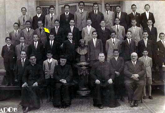 1949 - Jorge Mario Bergoglio nella classe 6° B del collegio salesiano “Wilfrid Barón” di Ramos Mejía.