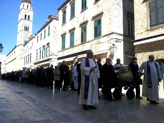 17 marzo 2013 - Dubrovnik (Ragusa) Parrocchia a Nova Mokoica. Processione con l`urna di Don Bosco.