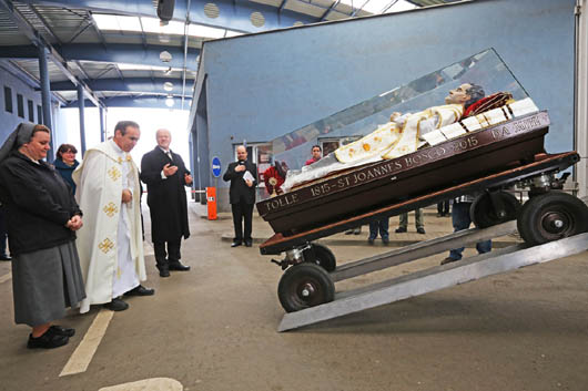 11 aprile 2013 - Don Karol Mank, Ispettore dei Salesiani della Slovacchia d il benvenuto all`urna di Don Bosco.