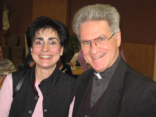 Antoniette Pace, don John Puntino, Direttore della comunità salesiana di Eobicoke.