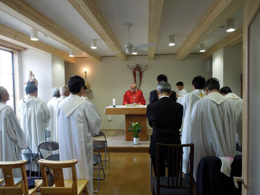 3 maggio 2013 - Celebrazione eucaristica nella cappella della nuova residenza salesiana di Tokyo-Machida.