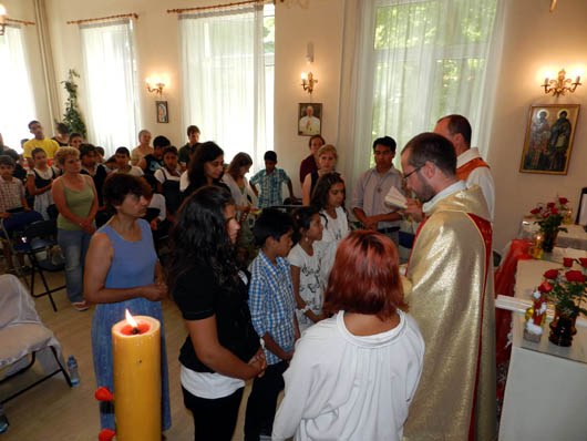 28 giugno 2013  Celebrazione dei primi battesimi di ragazze del quartiere rom della citt.