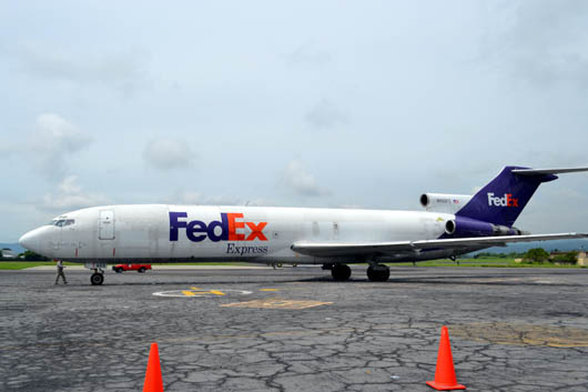 29 giugno 2013 - L’Università Don Bosco di El Salvador ha ricevuto in dono da parte dell’azienda “FedEx” un Boeing 727, che servirà come aereo-scuola per gli allievi del corso per tecnici di manutenzione aereonautica. 

