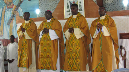 20 luglio 2013 - Ordinazione Sacerdotale dei salesiani Daniel S.A.J. Libby, Edwin N. Tangie e Paul A. Turay, presieduta da mons. Charles Allieu Mathew Campbell, vescovo della diocesi di Bo. 
