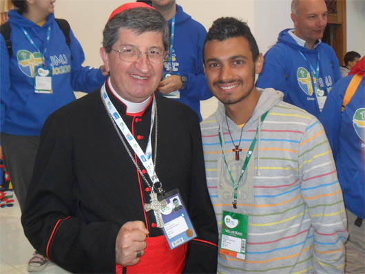 Luglio 2013 - Il giovane volontario della GMG, Mattia, con l`arcivescovo di Firenze, card. Giuseppe Betori.