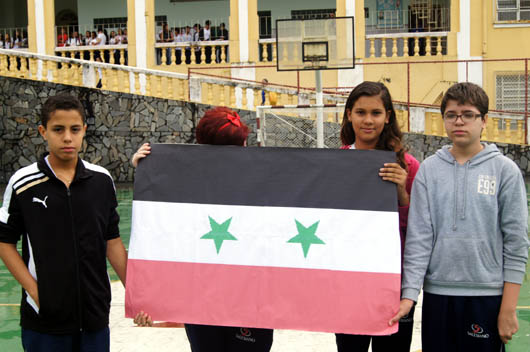 6 settembre 2013 - Studenti del Collegio Salesiano di Salvador hanno celebrato un minuto di silenzio e preghiera per la pace in Siria.