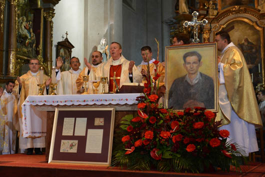 20 ottobre 2013 - Celebrazione eucaristica a Szolnok, paese natale di Stefano Sándor, celebrata da mons. Miklós Beer, vescovo di Vác,in occasione della beatificazione del salesiano coadiutore martire.