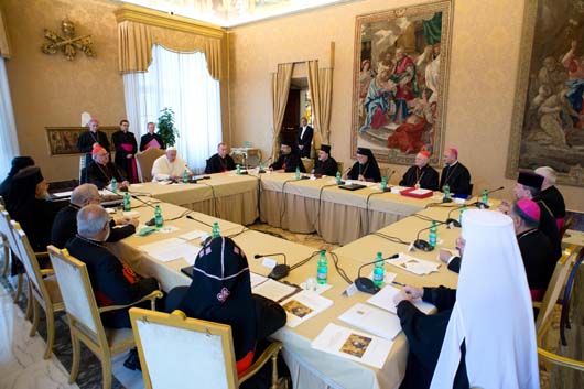 21 novembre 2013 - Papa Francesco durante l`incontro con i Patriarchi delle Chiese Orientali Cattoliche e gli Arcivescovi Maggiori. (Servizio Fotografico de L`Osservatore Romano) 
