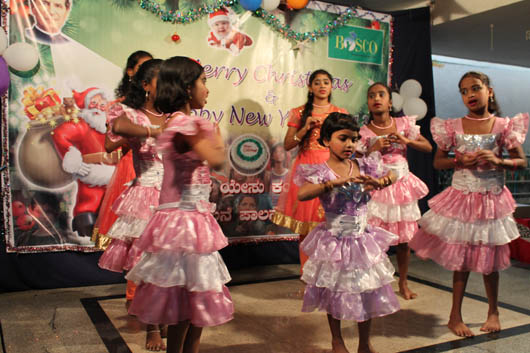 25 dicembre 2012 - Celebrazione del Natale presso la ong Bangalore Oniyavara Seva Coota (BOSCO).