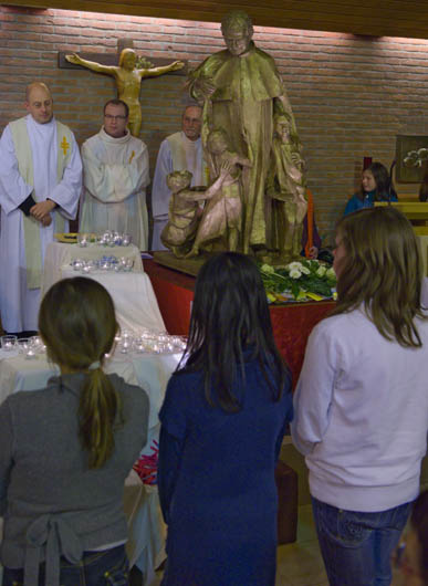 15 gennaio 2013 - Peregrinazione della statua di bronzo di Don Bosco contenente la reliquia.